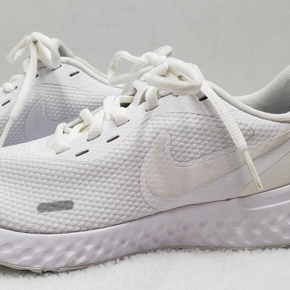 Nike Women's Revolution size 6.5 - Picture 1 of 7